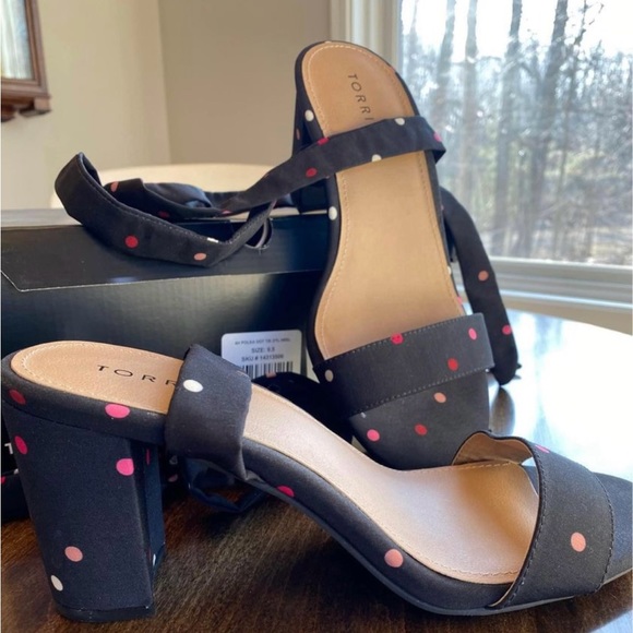 Adorable Polka Dot Heels - Picture 4 of 4